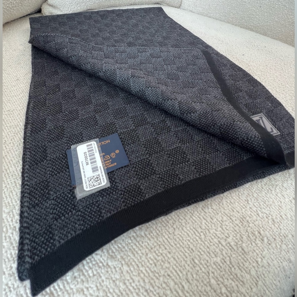 Louis Vuitton Elegant Black and Gray Checkered Wool Scarf NWT